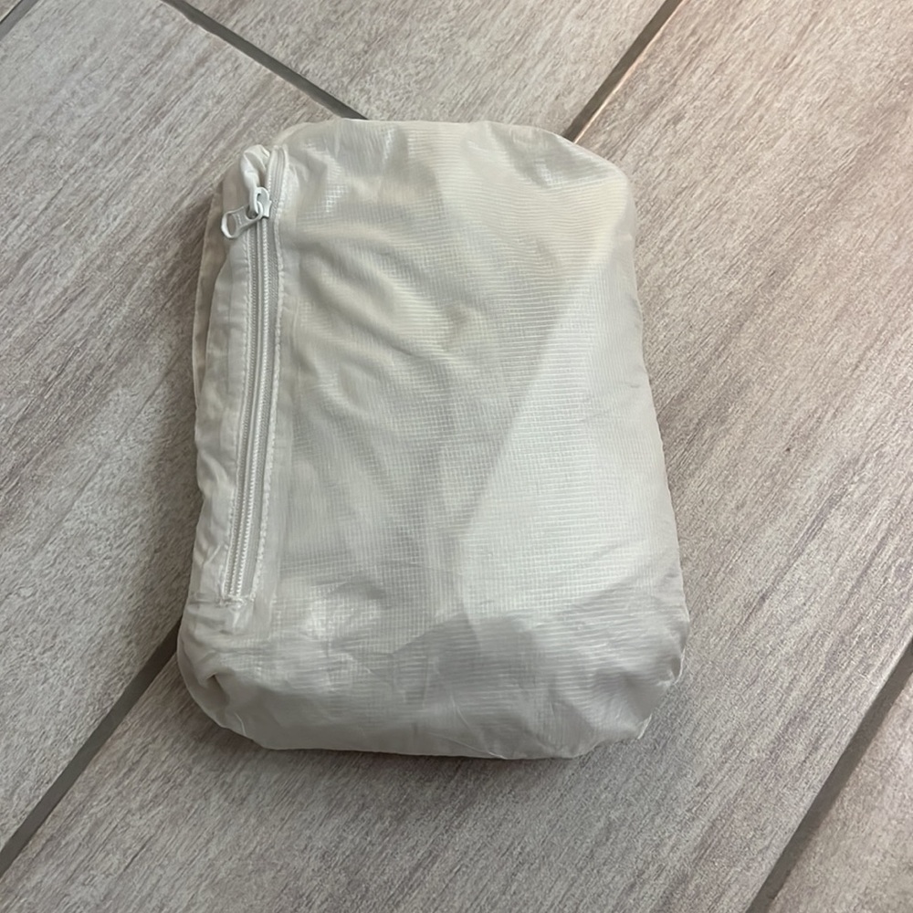 Stuff Pocket Lululemon Reflective Light Weight Wi… - image 6